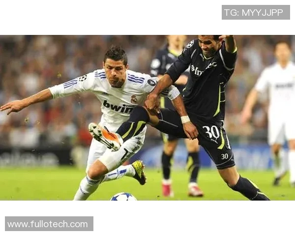 足球明星背后的她们：揭开女友们的真实故事与心路历程