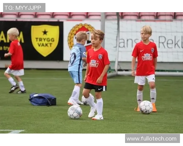 足球明星几岁开始接触篮球运动的成长历程与影响分析